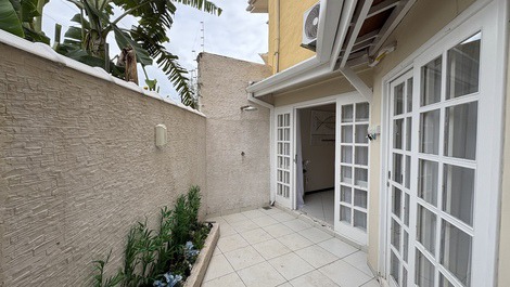 Available for New Year's Eve! House 30 meters from Juquehy Beach