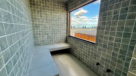 Pensión con piscina, sauna y desayuno.