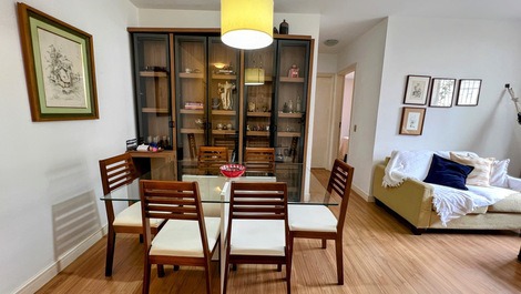 Beachfront apartment in Florianópolis for 4 people with pool.