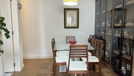 Beachfront apartment in Florianópolis for 4 people with pool.