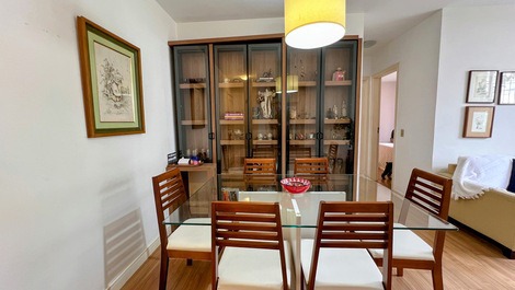 Beachfront apartment in Florianópolis for 4 people with pool.