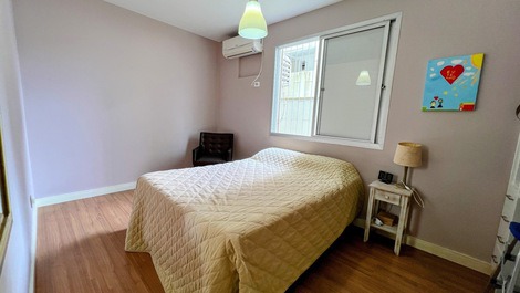 Beachfront apartment in Florianópolis for 4 people with pool.