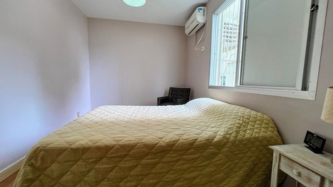 Beachfront apartment in Florianópolis for 4 people with pool.