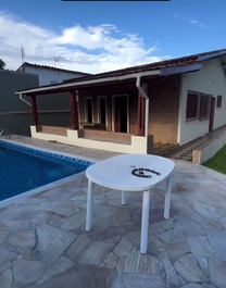 Casa no Litoral SP e espaço pra festas!