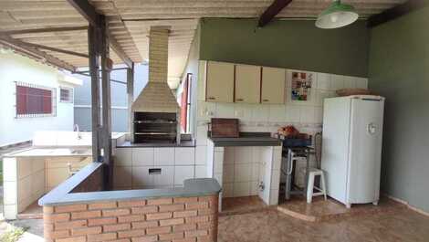 Casa no Litoral SP e espaço pra festas!