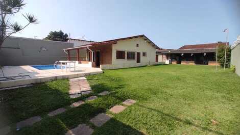 Casa no Litoral SP e espaço pra festas!