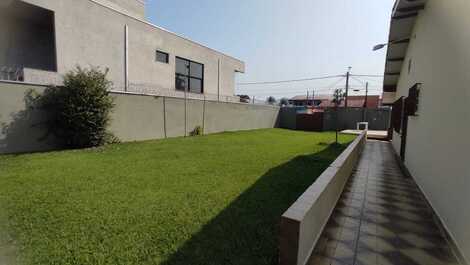 Casa no Litoral SP e espaço pra festas!