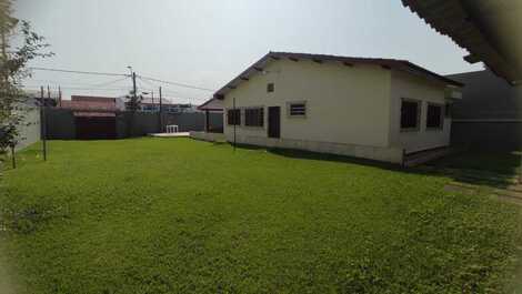 Casa no Litoral SP e espaço pra festas!