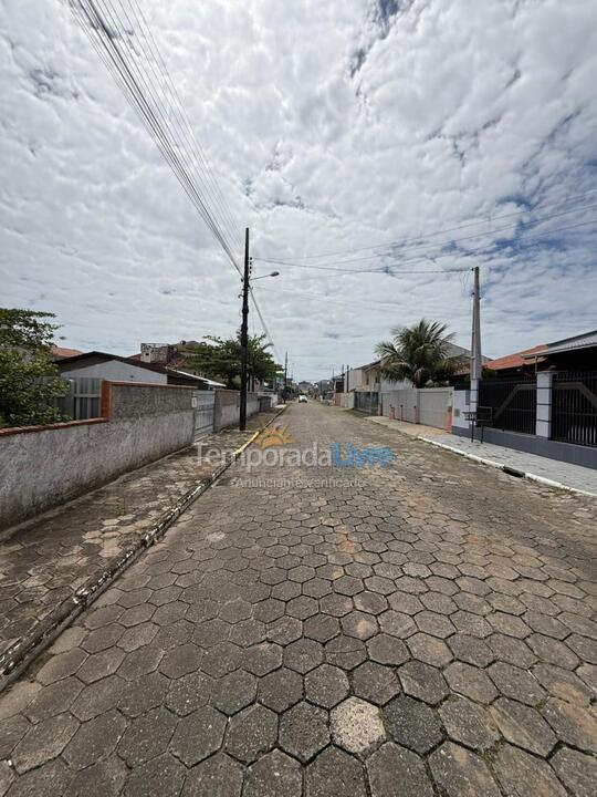Casa para aluguel de temporada em São Francisco do Sul (Enseada)