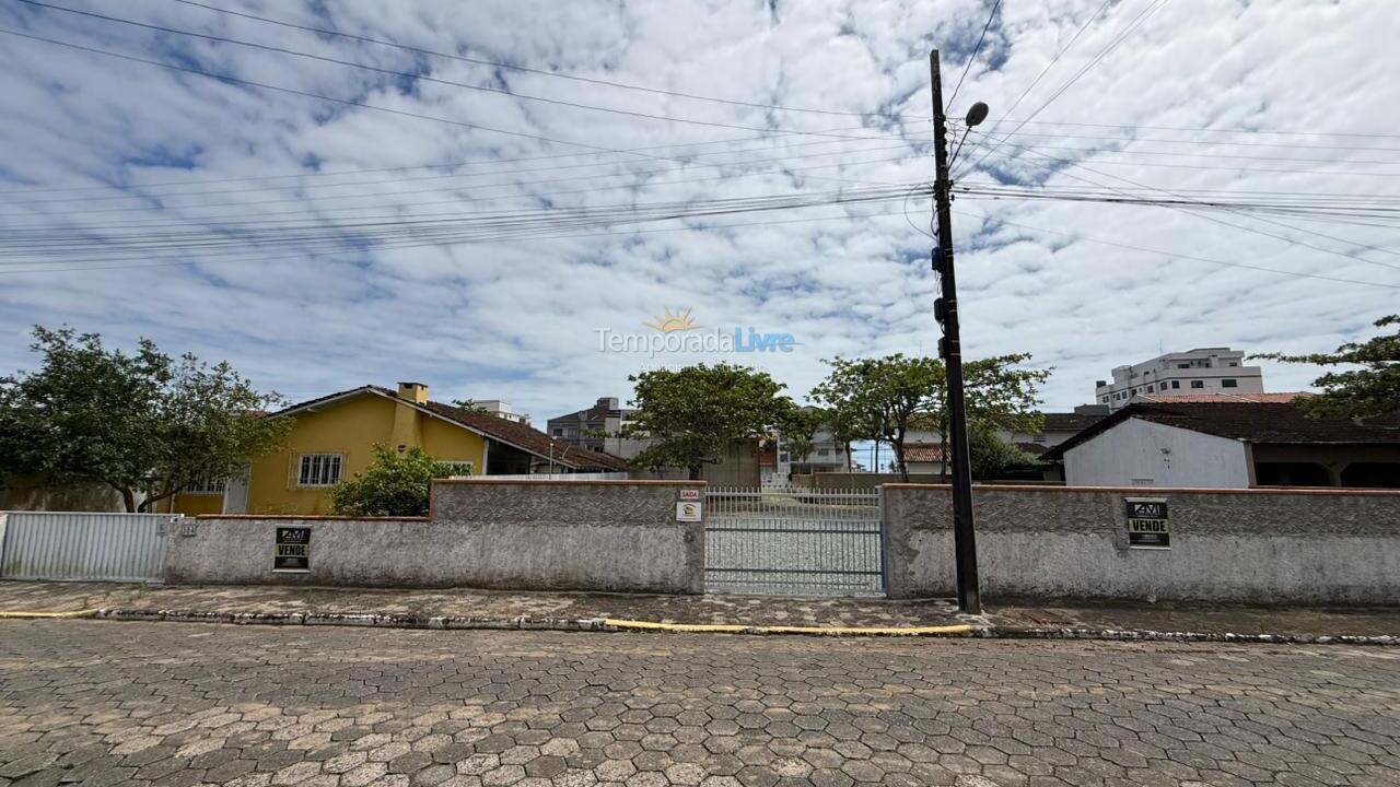 Casa para aluguel de temporada em São Francisco do Sul (Enseada)
