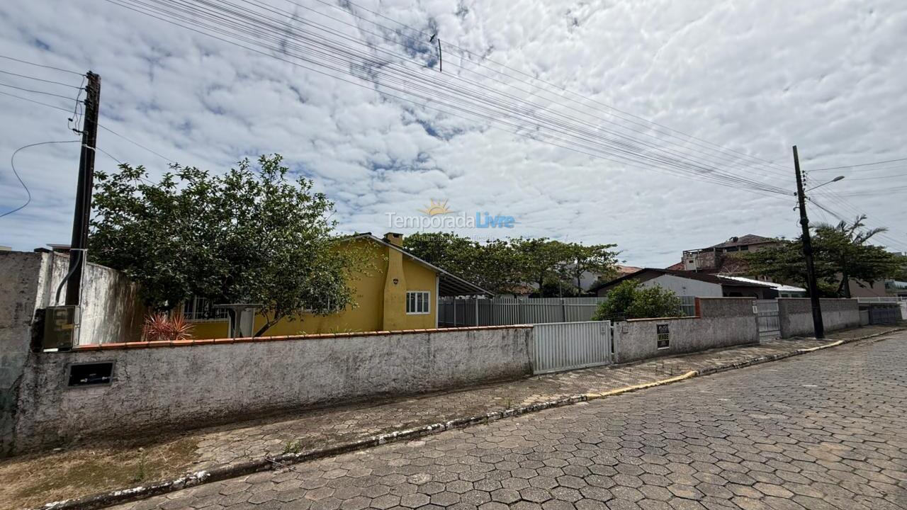 Casa para aluguel de temporada em São Francisco do Sul (Enseada)