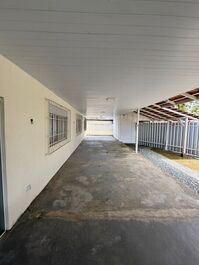 Ótima casa a 50m do mar, AC, WI-FI, churrasqueira, garagem coberta