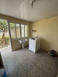 Ótima casa a 50m do mar, AC, WI-FI, churrasqueira, garagem coberta