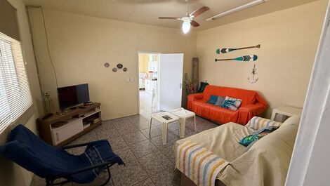 Ótima casa a 50m do mar, AC, WI-FI, churrasqueira, garagem coberta