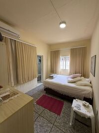 Ótima casa a 50m do mar, AC, WI-FI, churrasqueira, garagem coberta