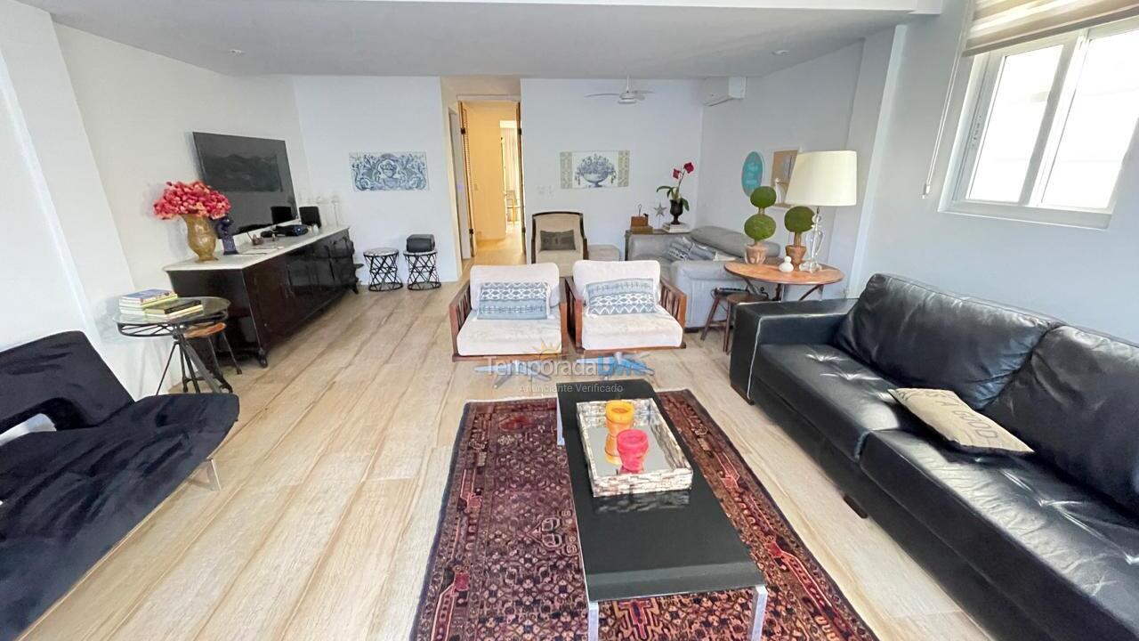 Casa para aluguel de temporada em Florianópolis (Jurere Tradicional)