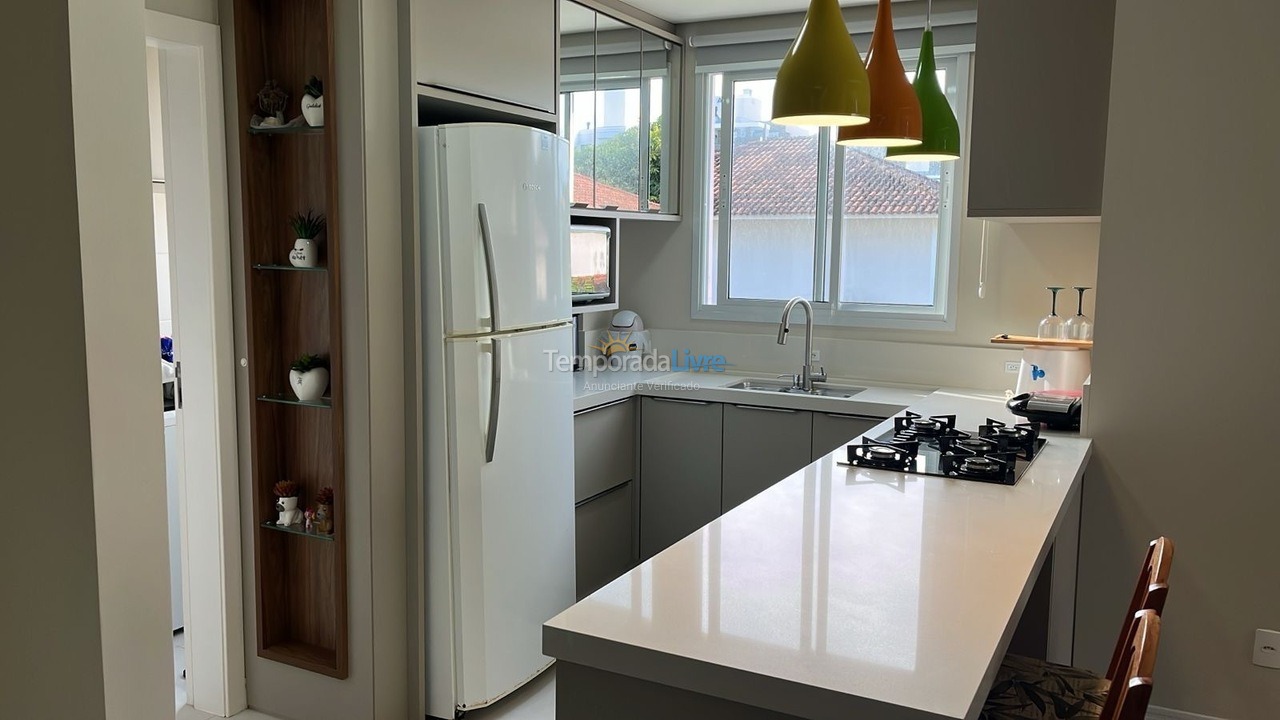 Apartamento para alquiler de vacaciones em Governador Celso Ramos (Praia de Palmas)