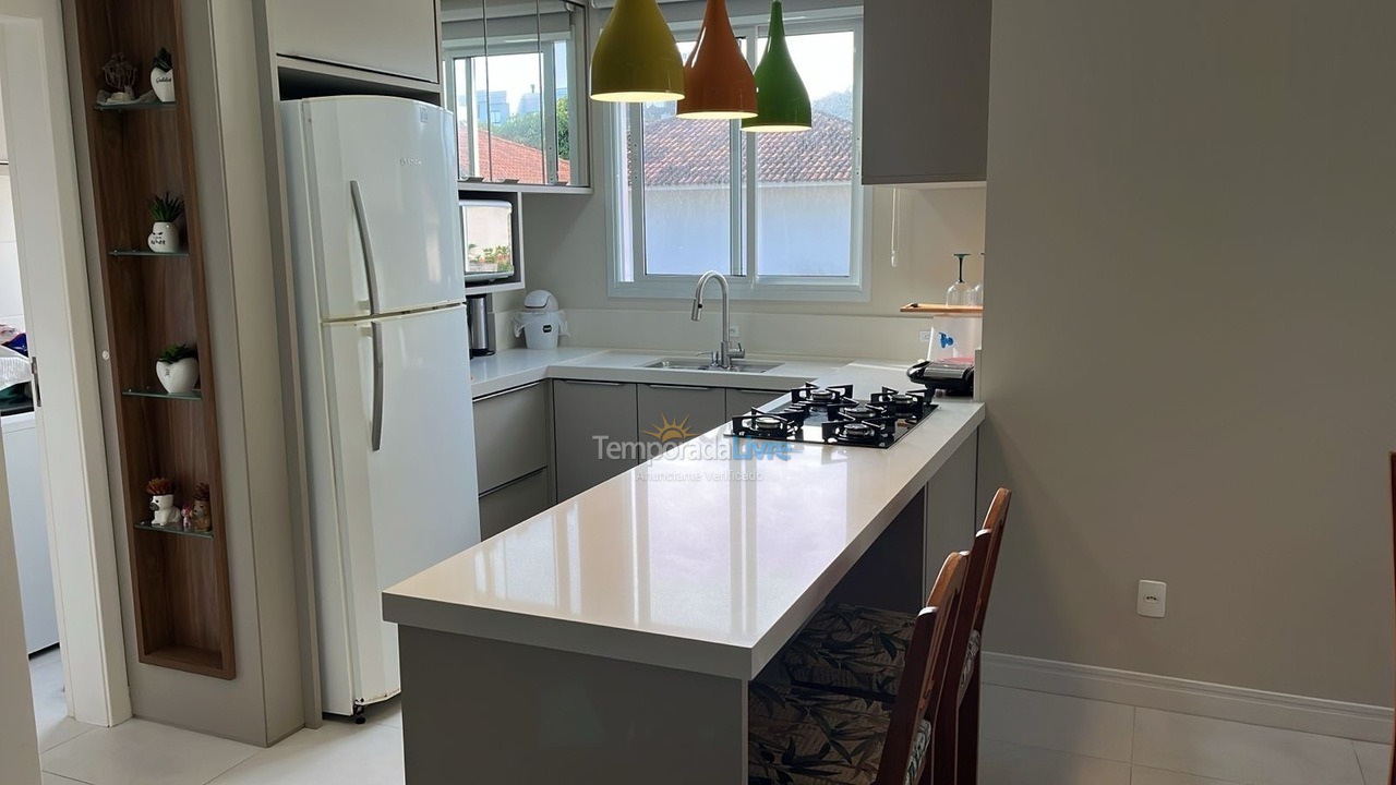 Apartamento para alquiler de vacaciones em Governador Celso Ramos (Praia de Palmas)