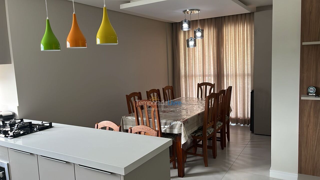 Apartamento para alquiler de vacaciones em Governador Celso Ramos (Praia de Palmas)