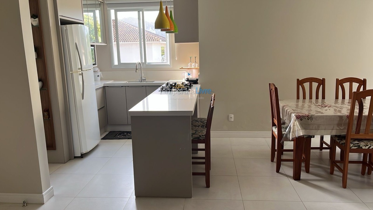 Apartamento para alquiler de vacaciones em Governador Celso Ramos (Praia de Palmas)