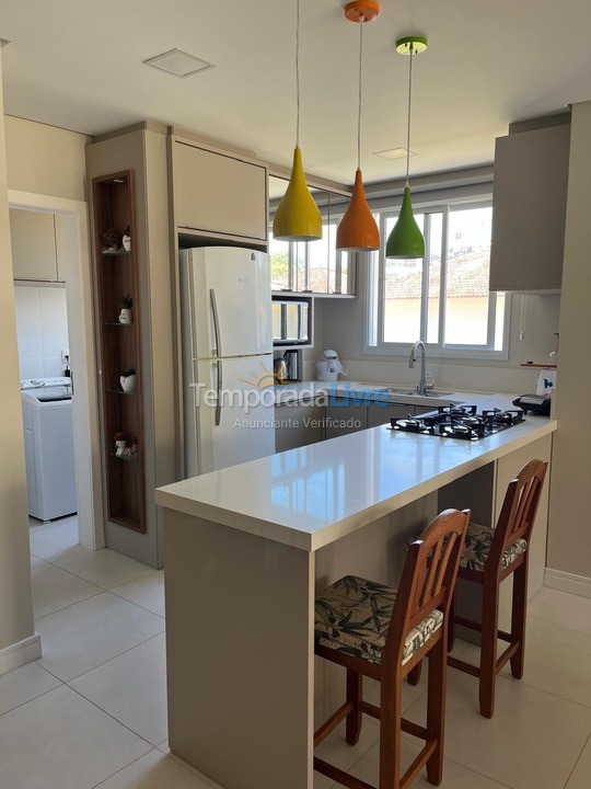 Apartamento para alquiler de vacaciones em Governador Celso Ramos (Praia de Palmas)