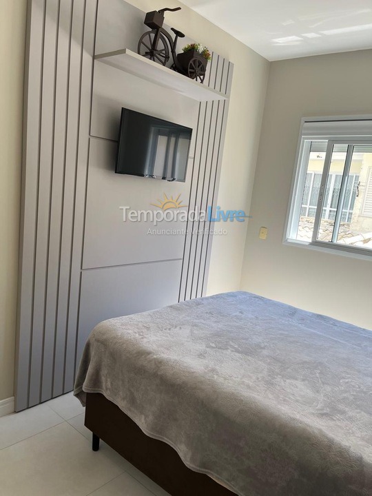 Apartamento para alquiler de vacaciones em Governador Celso Ramos (Praia de Palmas)