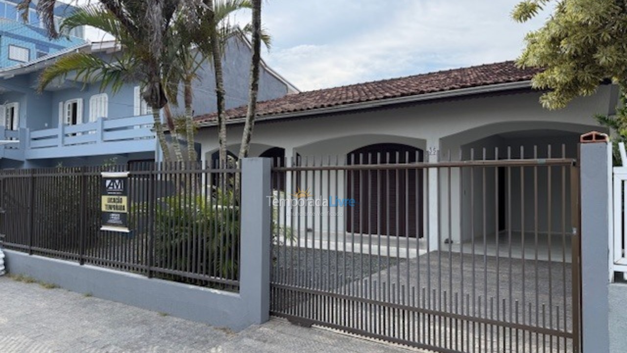 Casa para aluguel de temporada em São Francisco do Sul (Enseada)