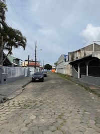 Ótima casa, 3 quartos com AC, WI-FI, churrasqueira, garagem coberta