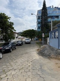 Ótima casa, 3 quartos com AC, WI-FI, churrasqueira, garagem coberta