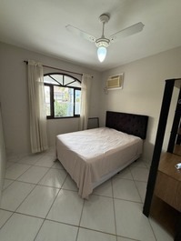 Ótima casa, 3 quartos com AC, WI-FI, churrasqueira, garagem coberta