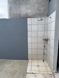 Ótima casa, 3 quartos com AC, WI-FI, churrasqueira, garagem coberta