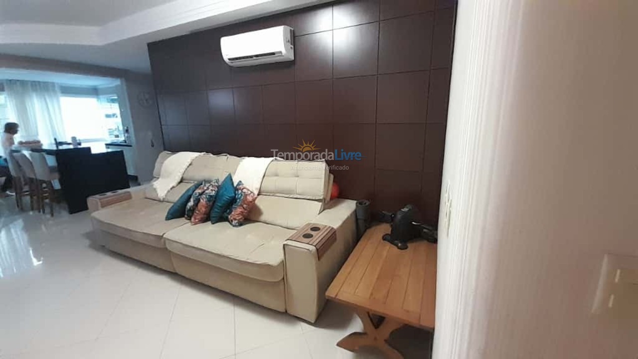 Apartment for vacation rental in Itapema (Meia Praia)