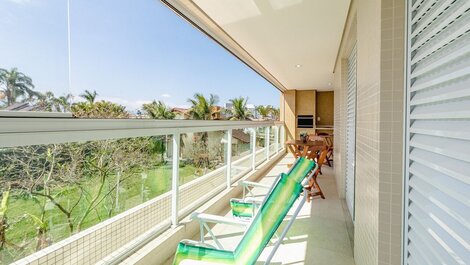 A 200m de la playa con piscina, barbacoa y jacuzzi.