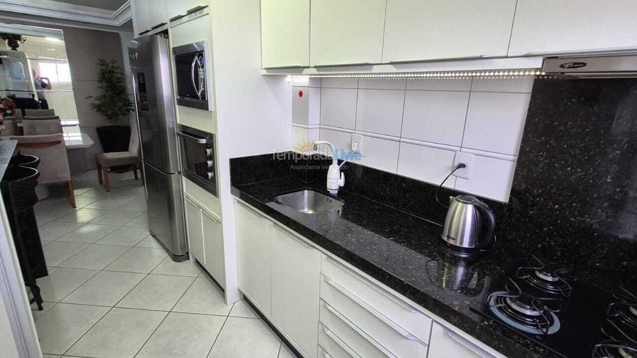 Apartamento para aluguel de temporada em Itapema (Meia Praia)
