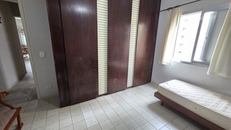 Pitangueiras 2 bedrooms, 6 people 70 meters from the sea, prime garage location