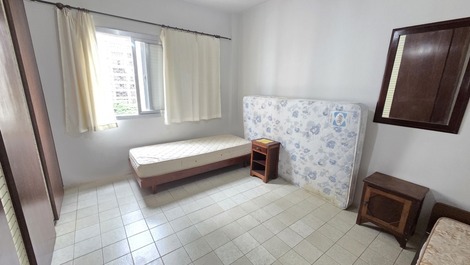 Pitangueiras 2 bedrooms, 6 people 70 meters from the sea, prime garage location