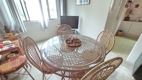 Pitangueiras 2 bedrooms, 6 people 70 meters from the sea, prime garage location