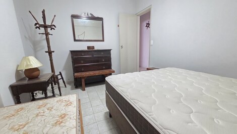 Pitangueiras 2 bedrooms, 6 people 70 meters from the sea, prime garage location