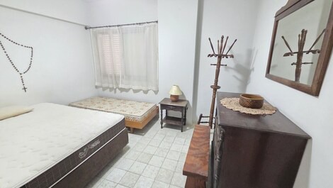 Pitangueiras 2 bedrooms, 6 people 70 meters from the sea, prime garage location