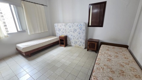 Pitangueiras 2 bedrooms, 6 people 70 meters from the sea, prime garage location