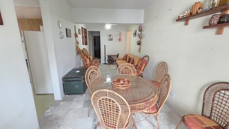Pitangueiras 2 bedrooms, 6 people 70 meters from the sea, prime garage location