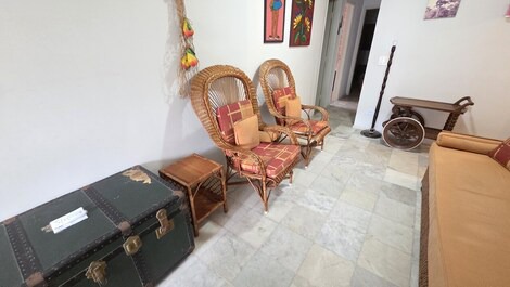 Pitangueiras 2 bedrooms, 6 people 70 meters from the sea, prime garage location