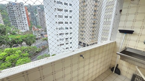 Pitangueiras 2 bedrooms, 6 people 70 meters from the sea, prime garage location