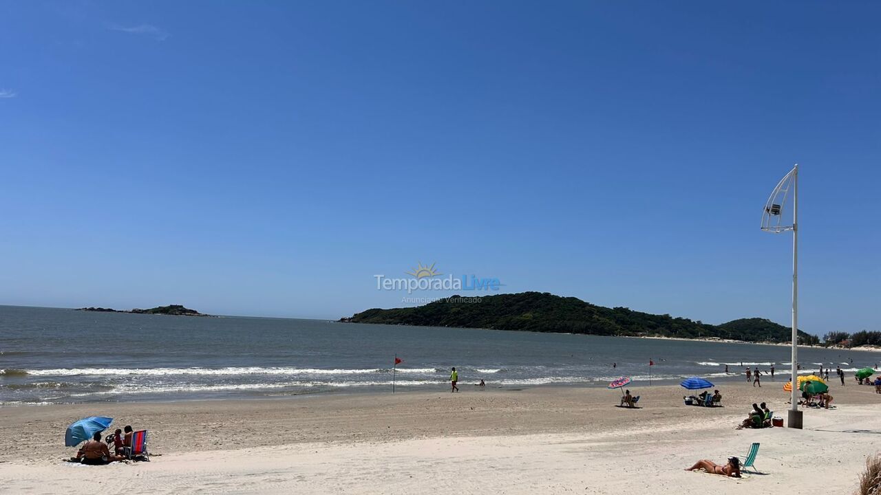 Apartamento para aluguel de temporada em Palhoça (Praia do Sonho)