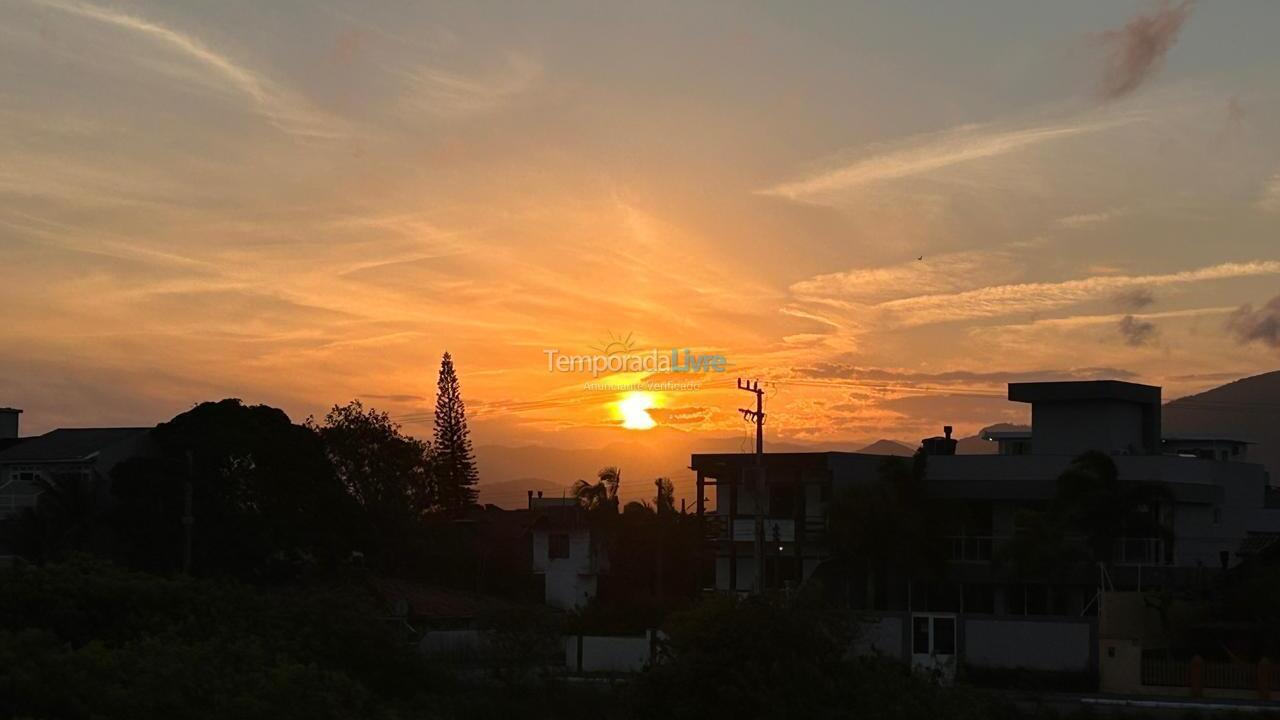 Apartamento para aluguel de temporada em Palhoça (Praia do Sonho)