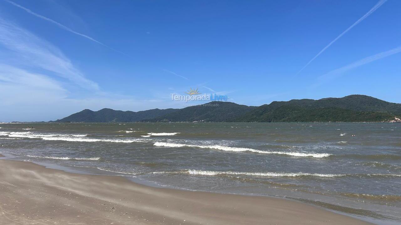 Apartamento para aluguel de temporada em Palhoça (Praia do Sonho)