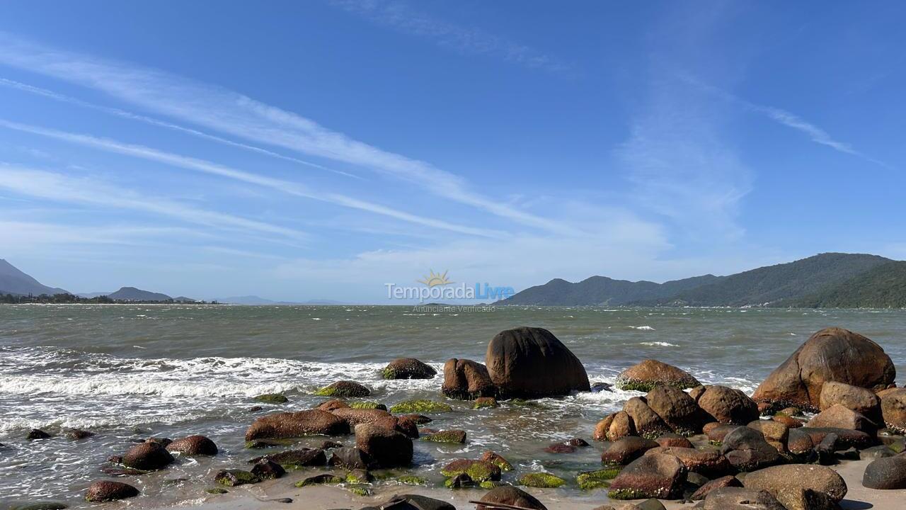 Apartamento para aluguel de temporada em Palhoça (Praia do Sonho)