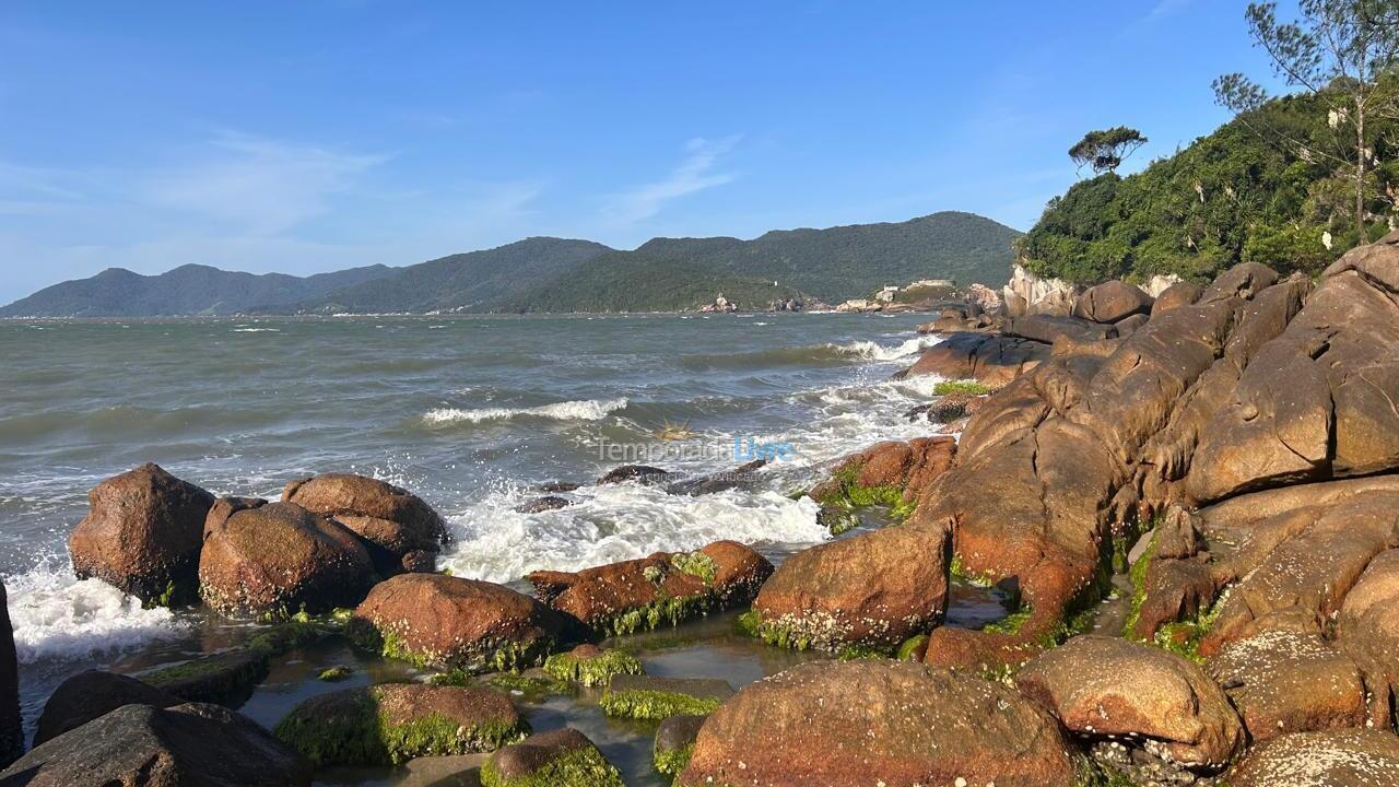 Apartamento para aluguel de temporada em Palhoça (Praia do Sonho)