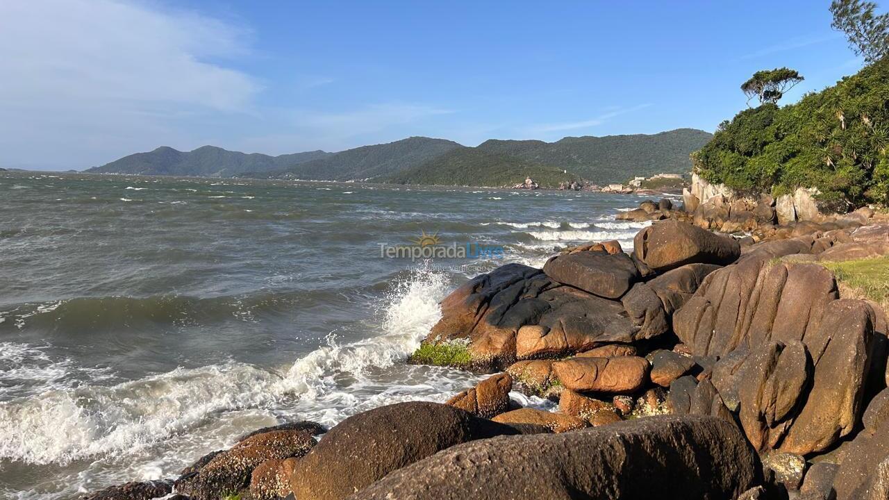 Apartamento para aluguel de temporada em Palhoça (Praia do Sonho)