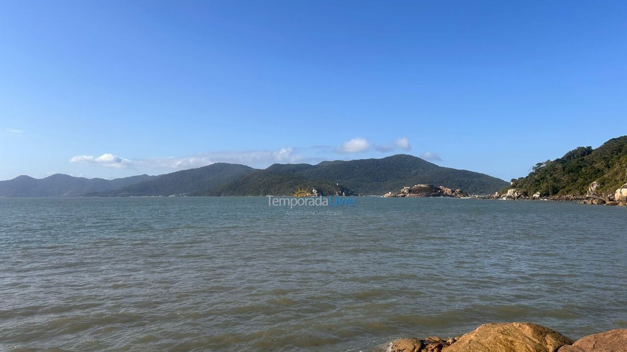 Apartamento para aluguel de temporada em Palhoça (Praia do Sonho)